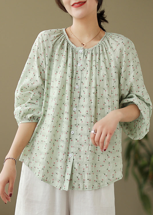 Classic Vintage Blouse with a Flattering Fit