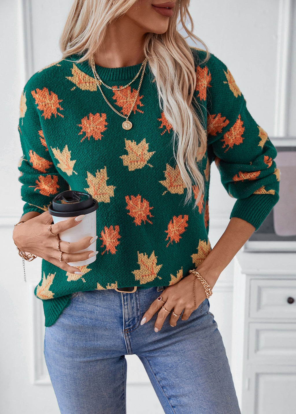 Effortlessly Elegant Sweater with a Timeless Design