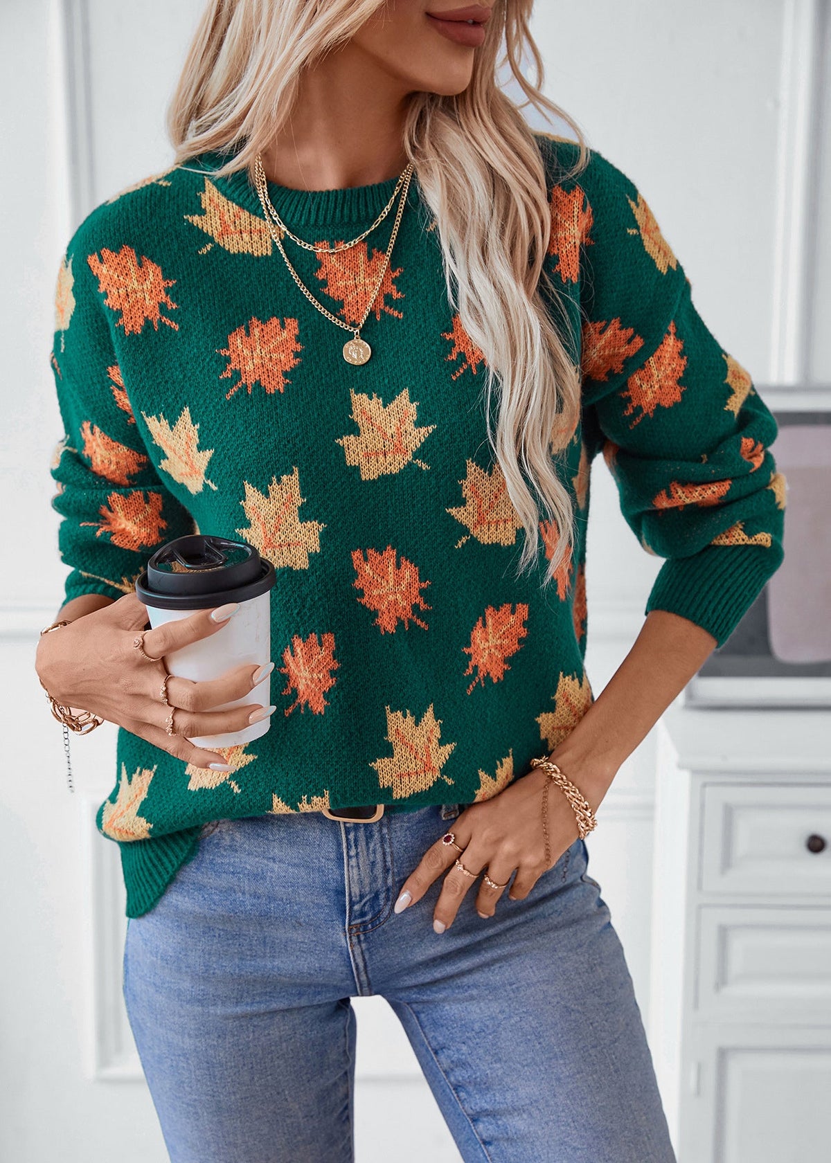 Effortlessly Elegant Sweater with a Timeless Design