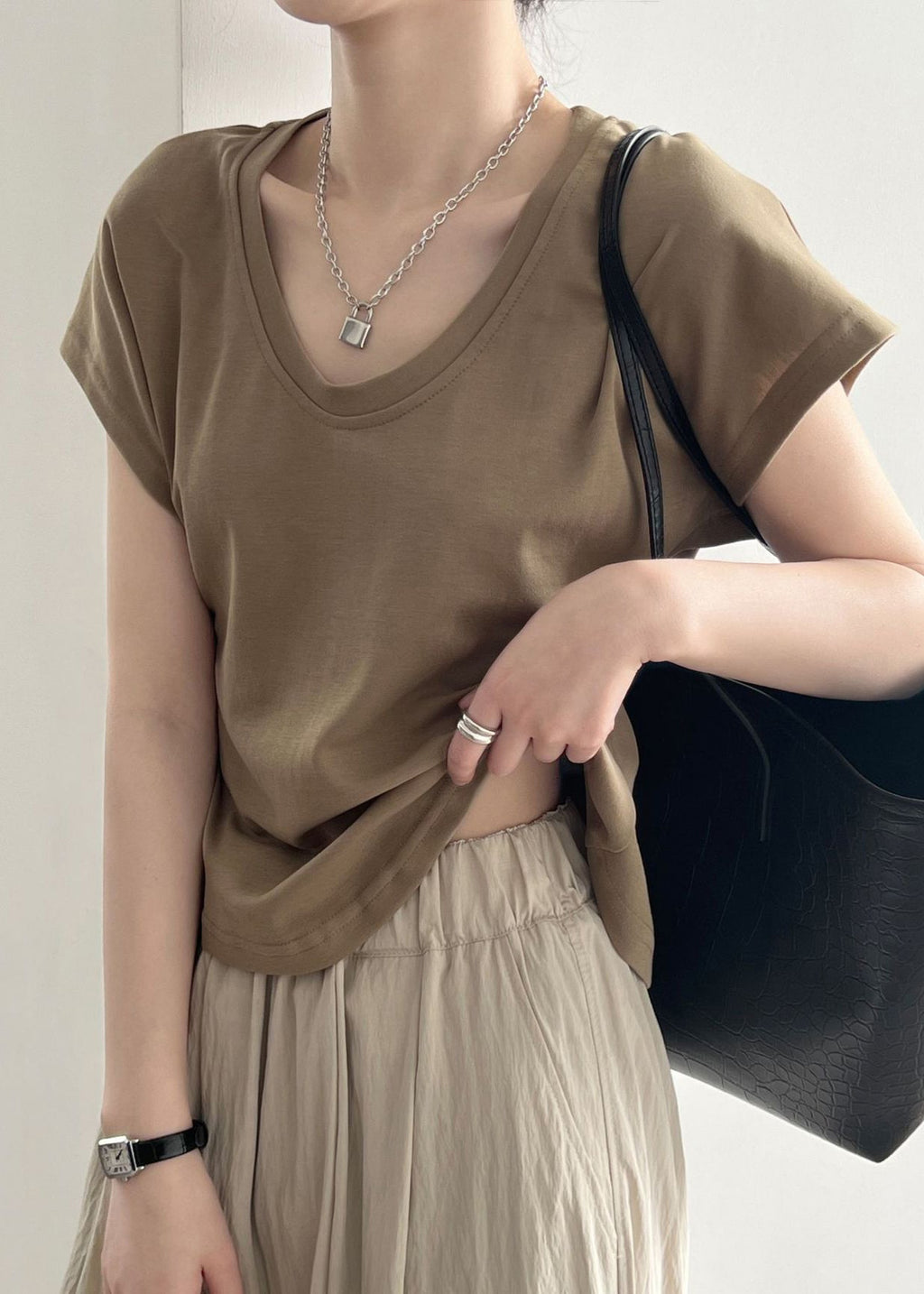 Effortlessly Elegant Shirt with a Timeless Design