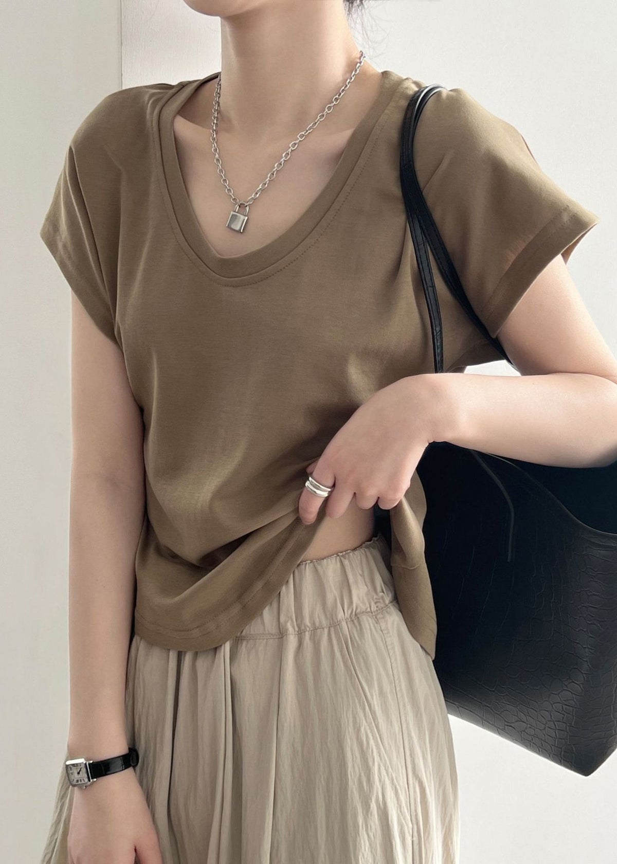 Effortlessly Elegant Shirt with a Timeless Design