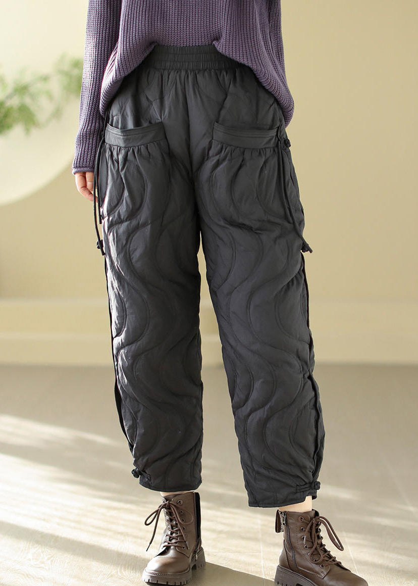 Effortlessly Elegant Pants with a Timeless Design
