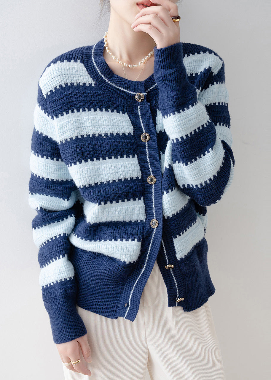 Effortlessly Elegant Cardigan with a Timeless Design