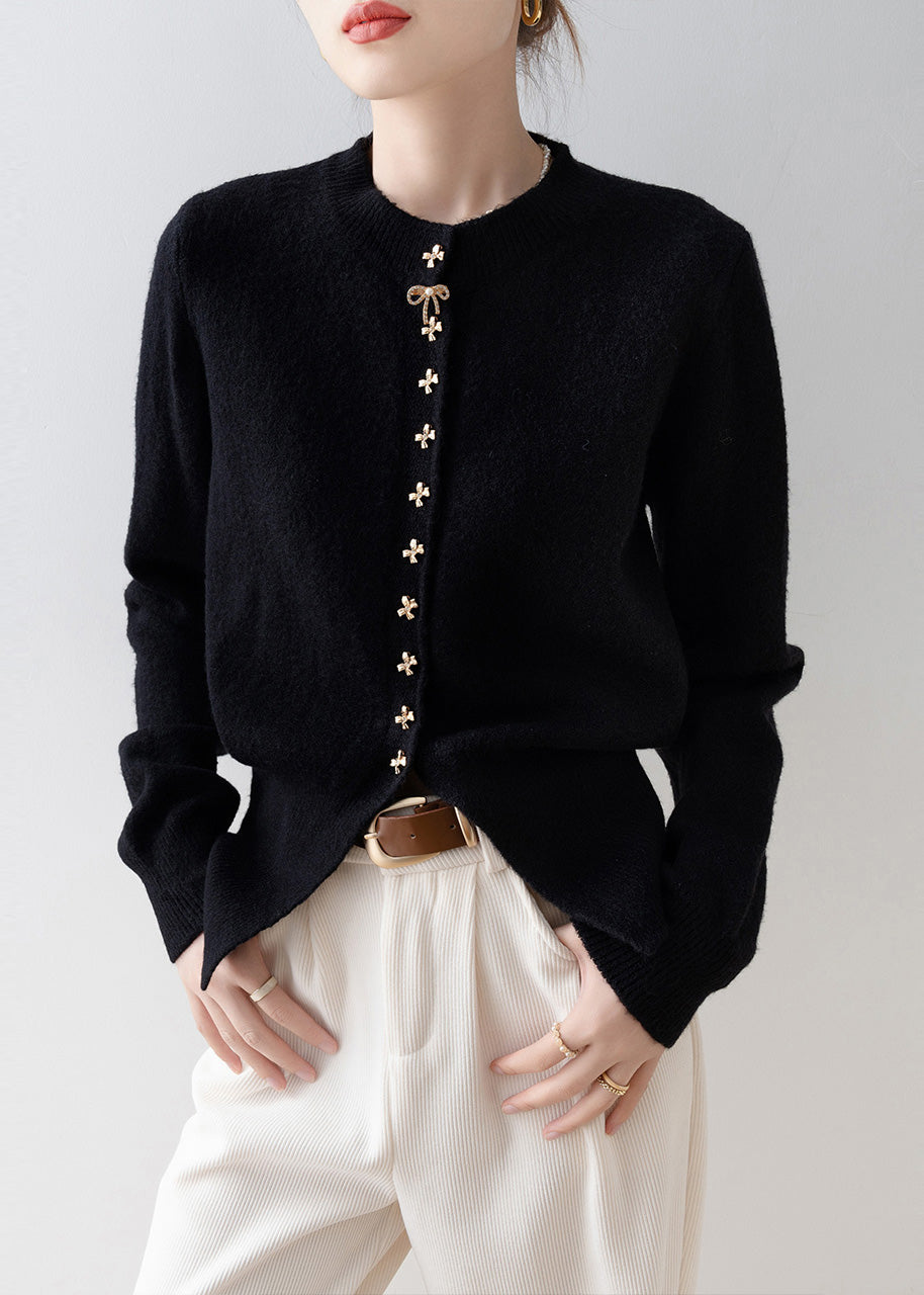 Effortlessly Elegant Cardigan with a Timeless Design