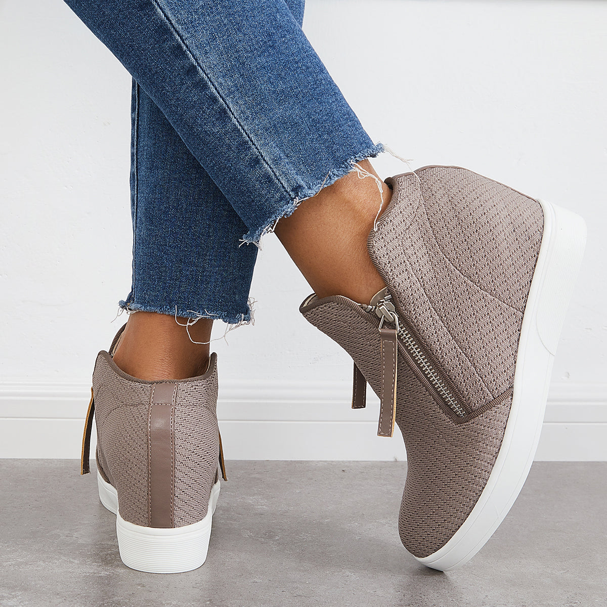 Classic Orthopedic Sneakers with Timeless Style