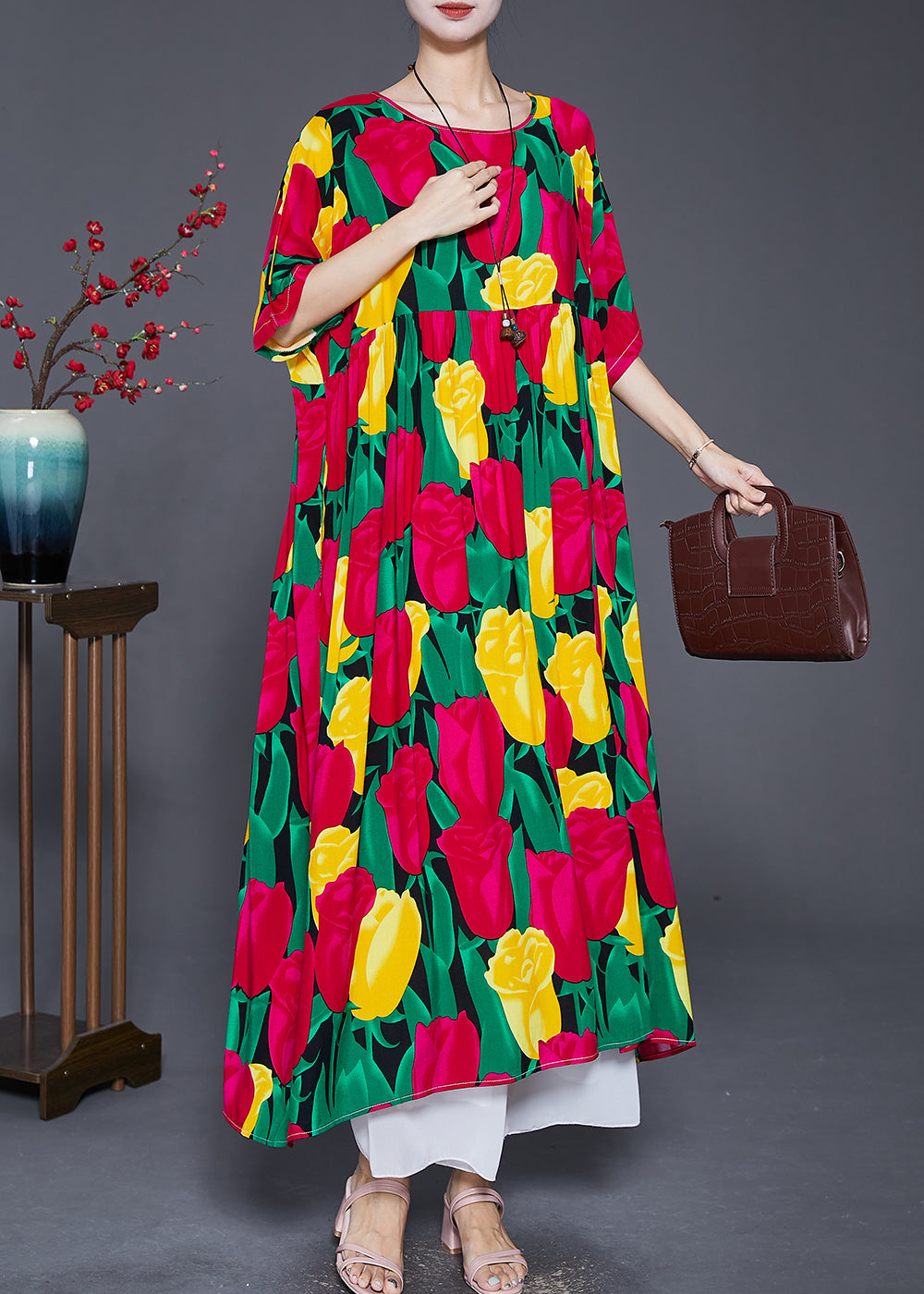 Beautifully Finished Dress in a Timeless Design