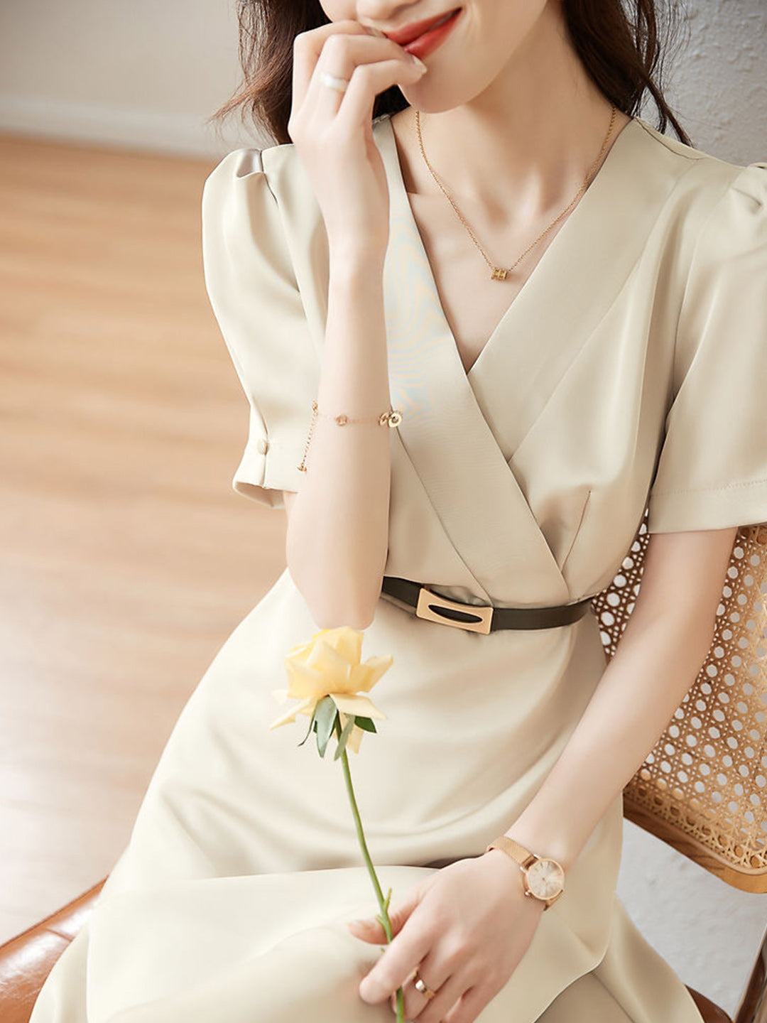 Effortlessly Elegant Dress with a Timeless Design