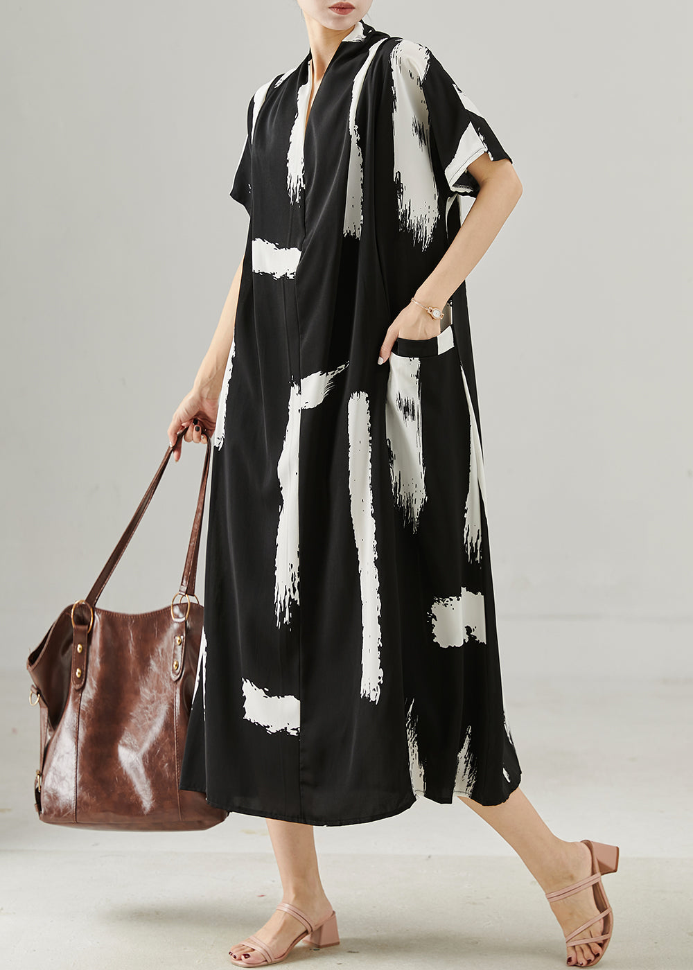 Beautifully Finished Dress in a Timeless Design