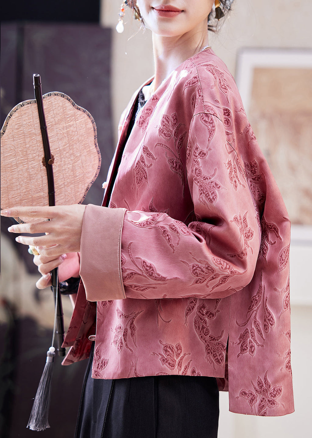 Well Tailored Coat with a Graceful Silhouette