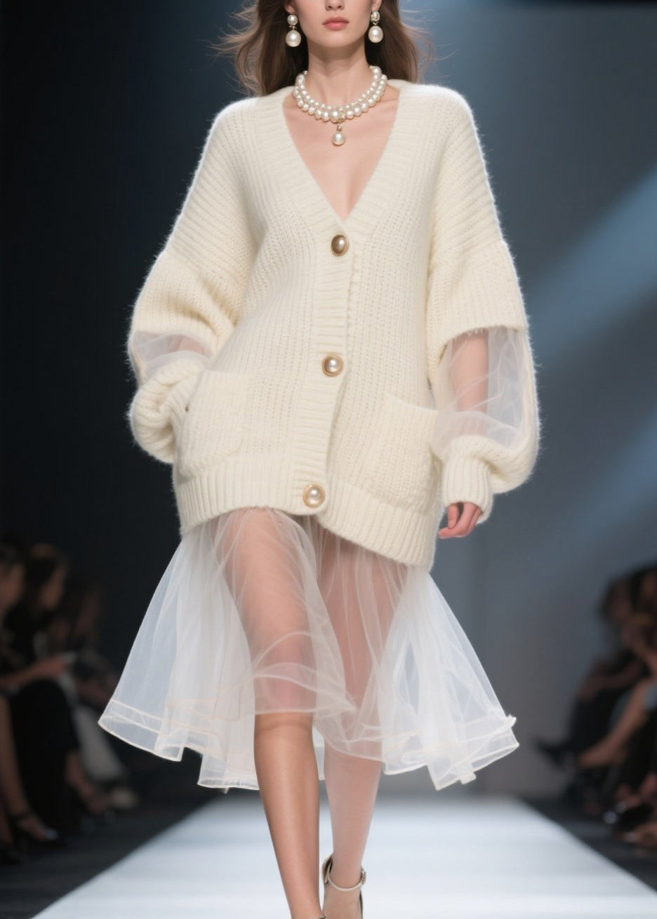 Effortlessly Elegant Cardigan with a Timeless Design