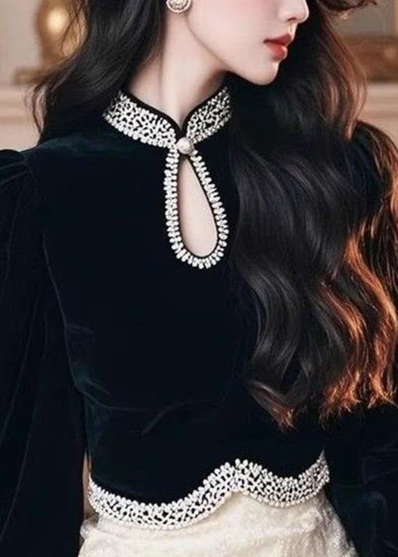 Effortlessly Elegant Top with a Timeless Design