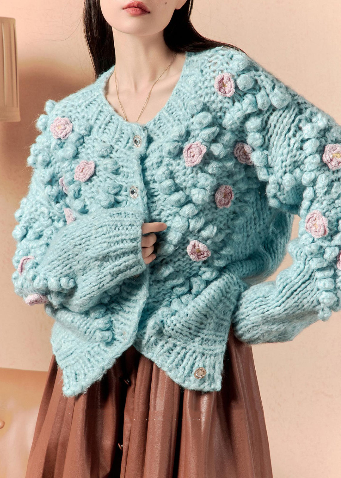 Well Tailored Cardigan with a Graceful Silhouette
