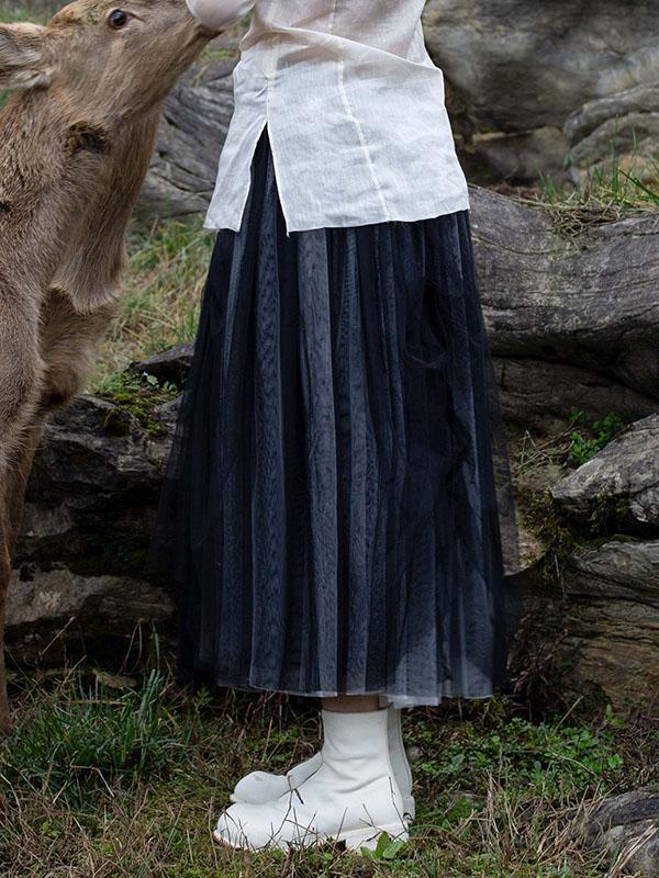 Effortlessly Elegant Garment with a Timeless Design