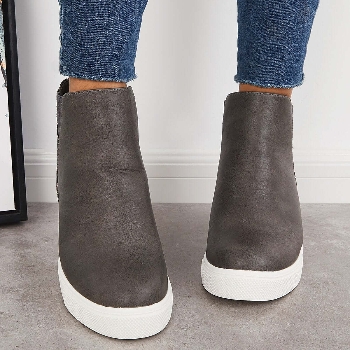 Chic Orthopedic Sneakers with Unique Design