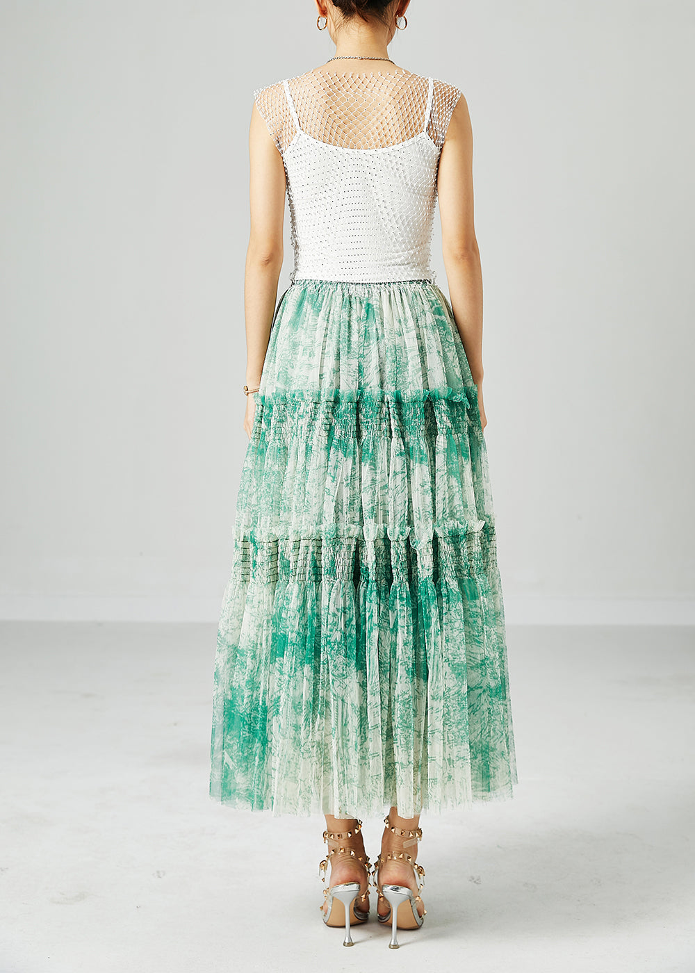 Effortlessly Elegant Garment with a Timeless Design