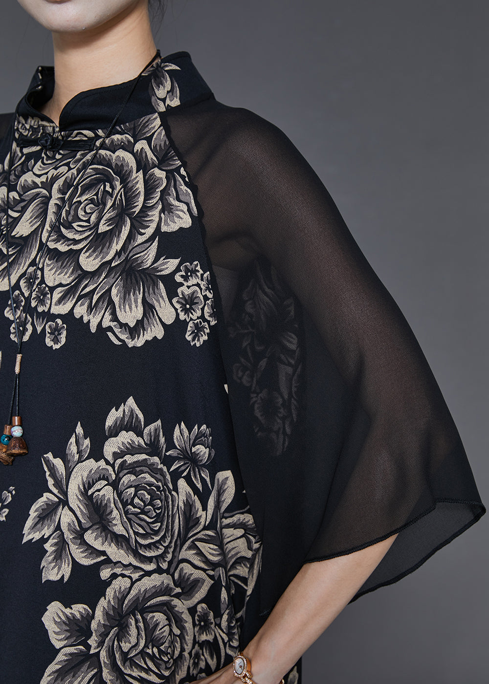 Beautifully Finished Dress in a Timeless Design