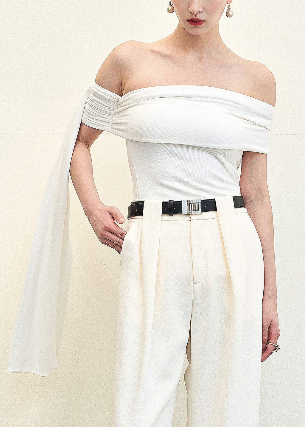 Well Tailored Top with a Graceful Silhouette