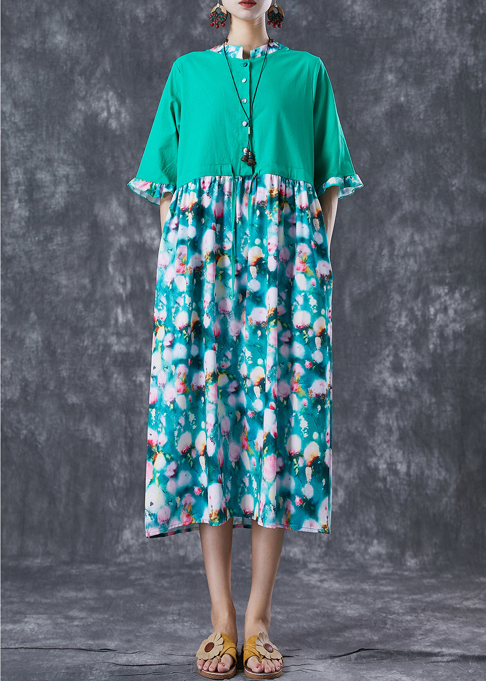 Beautifully Finished Dress in a Timeless Design