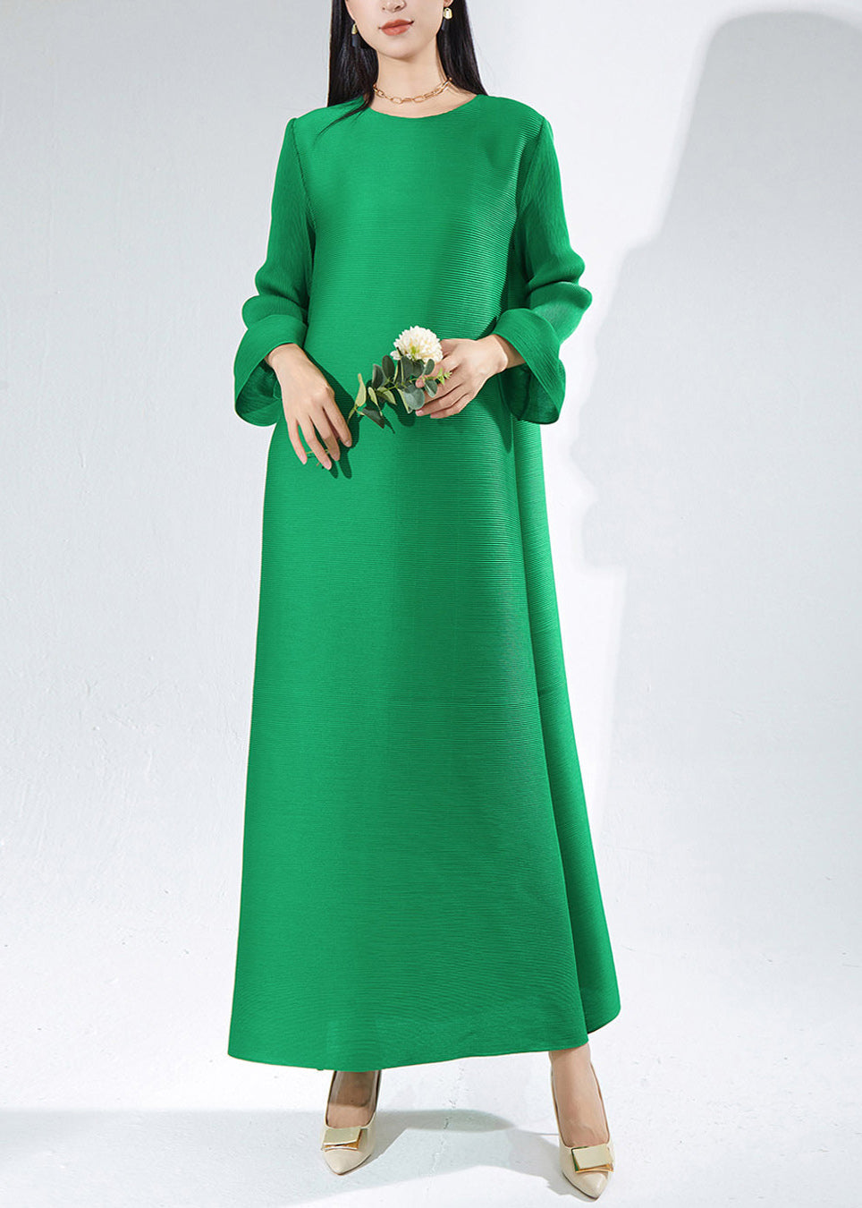 Beautifully Finished Dress in a Timeless Design