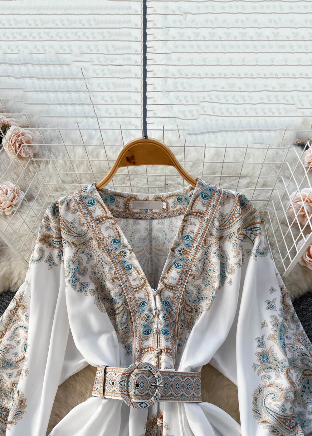 Well Tailored Dress with a Graceful Silhouette