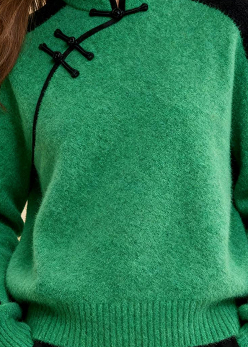 Classic Vintage Sweater with a Flattering Fit