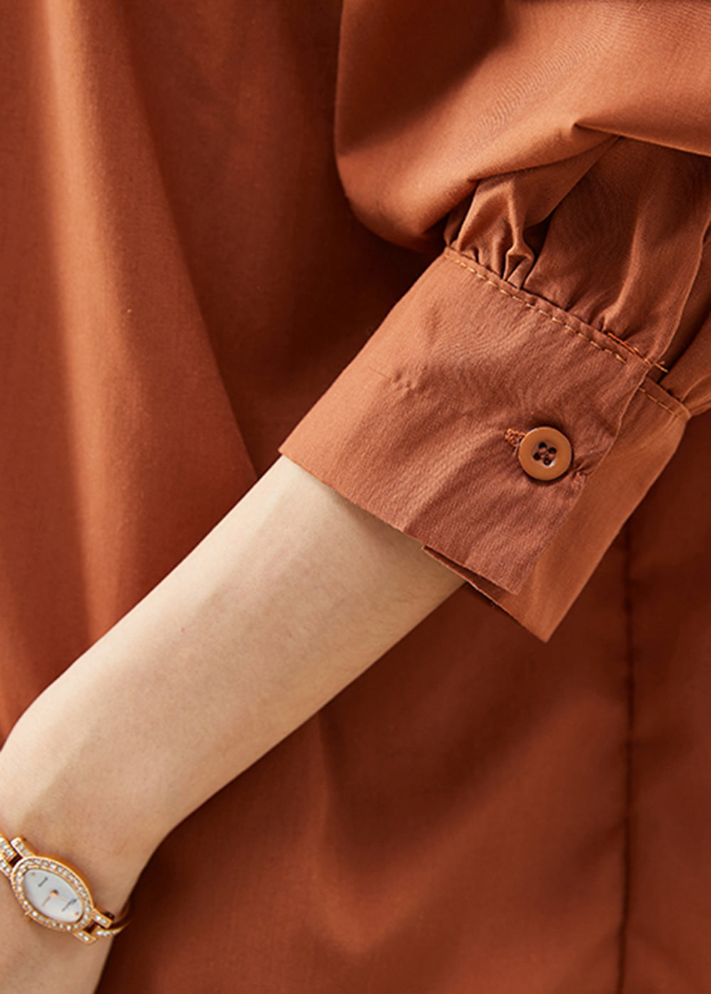 Effortlessly Elegant Blouse with a Timeless Design