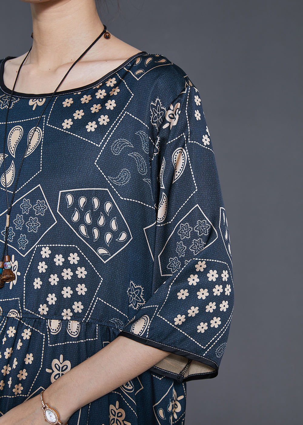 Beautifully Finished Dress in a Timeless Design