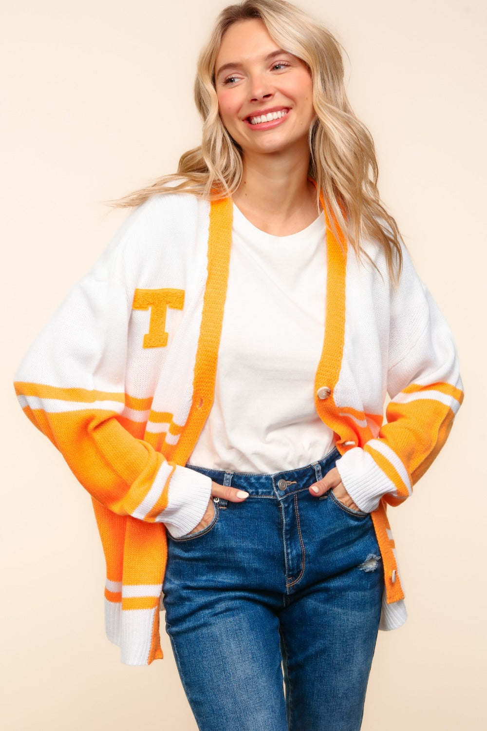Well Tailored Cardigan with a Graceful Silhouette