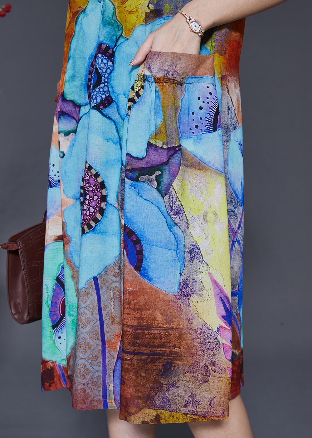 Beautifully Finished Dress in a Timeless Design