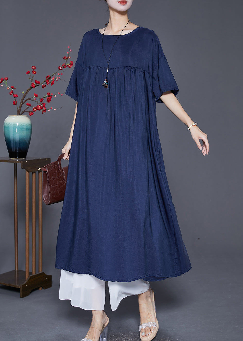 Effortlessly Elegant Dress with a Timeless Design