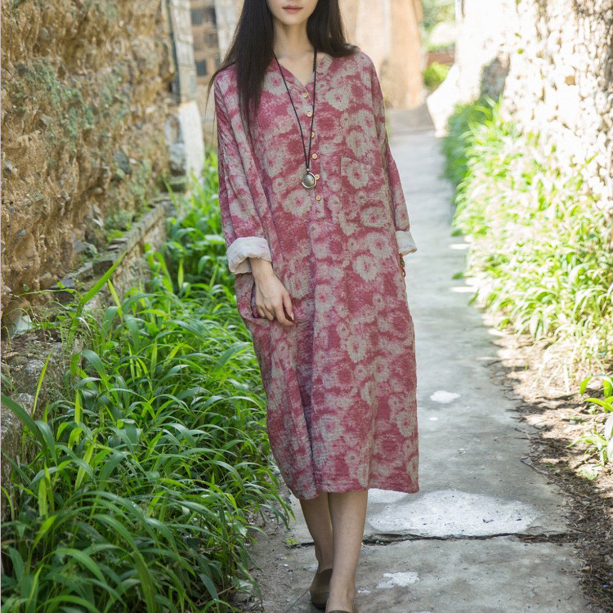Beautifully Finished Dress in a Timeless Design