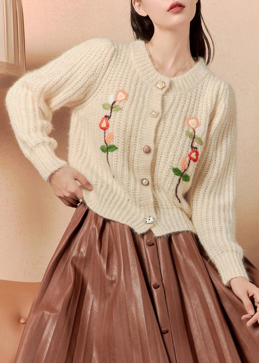 Well Tailored Cardigan with a Graceful Silhouette
