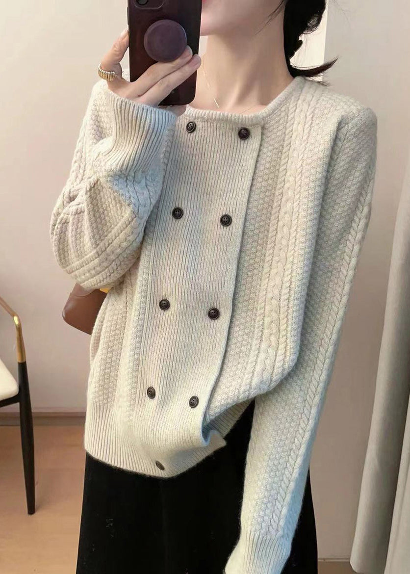 Beautifully Finished Top in a Timeless Design