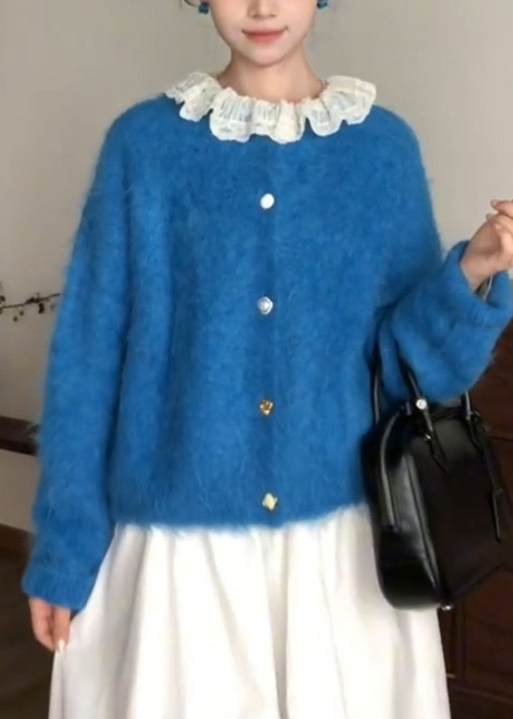 Well Tailored Cardigan with a Graceful Silhouette