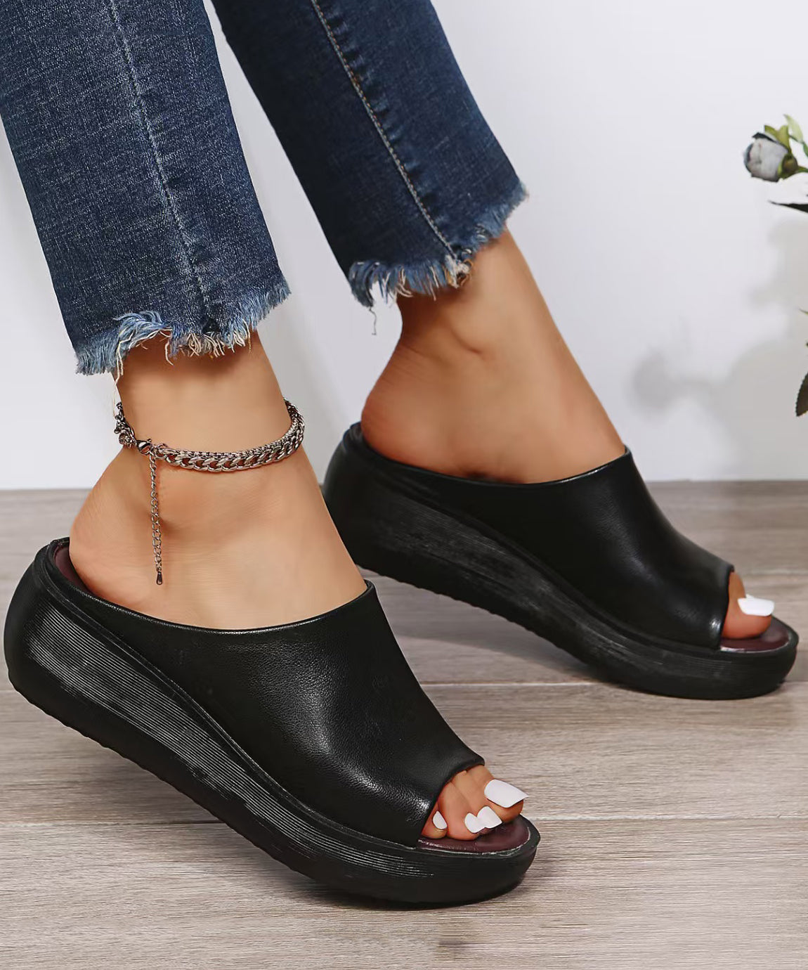 Chic Orthopedic Sandals with Unique Design