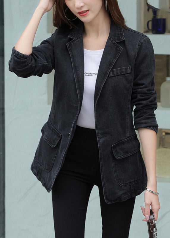 Beautifully Finished Coat in a Timeless Design