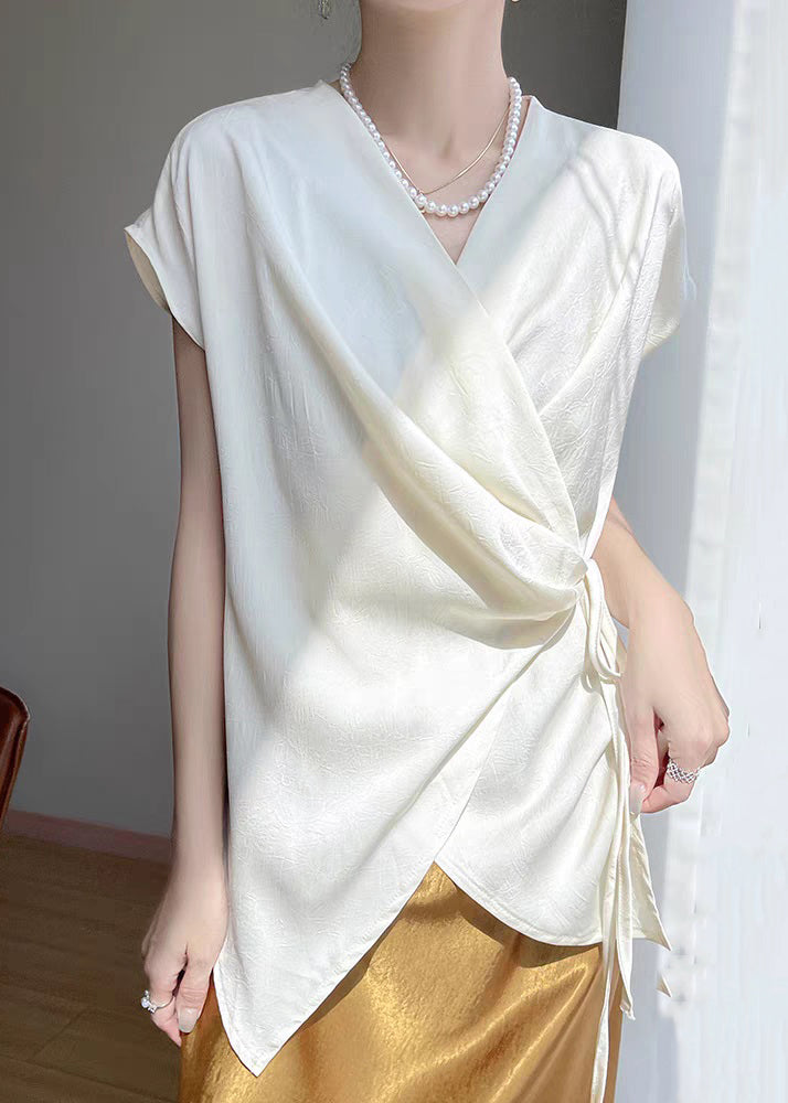 Effortlessly Elegant Blouse with a Timeless Design