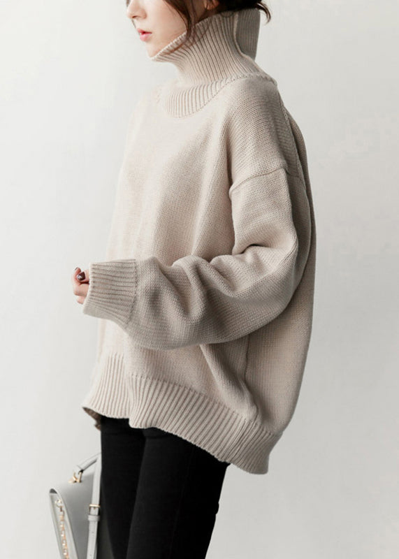 Well Tailored Sweater with a Graceful Silhouette