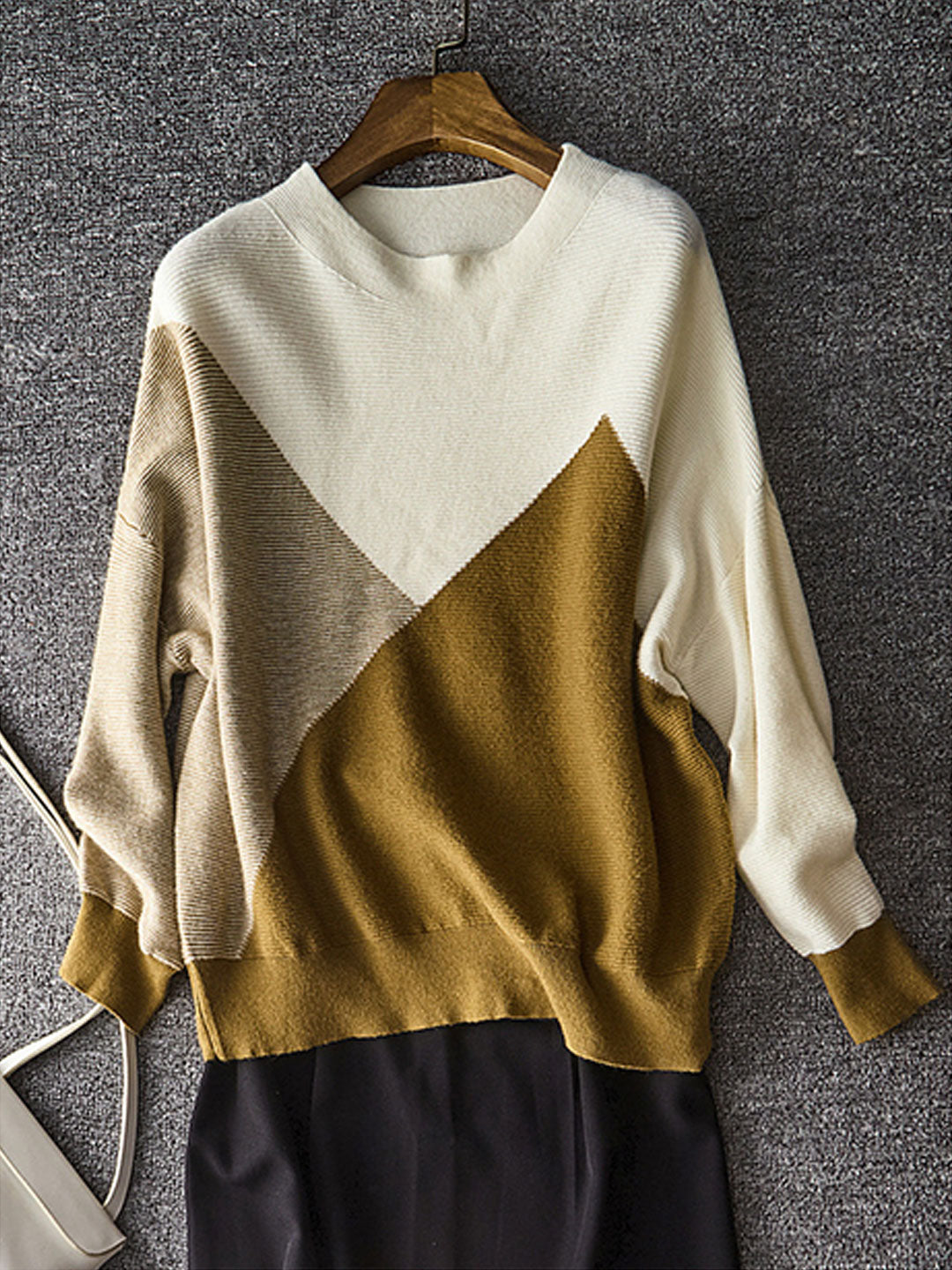 Effortlessly Elegant Sweater with a Timeless Design