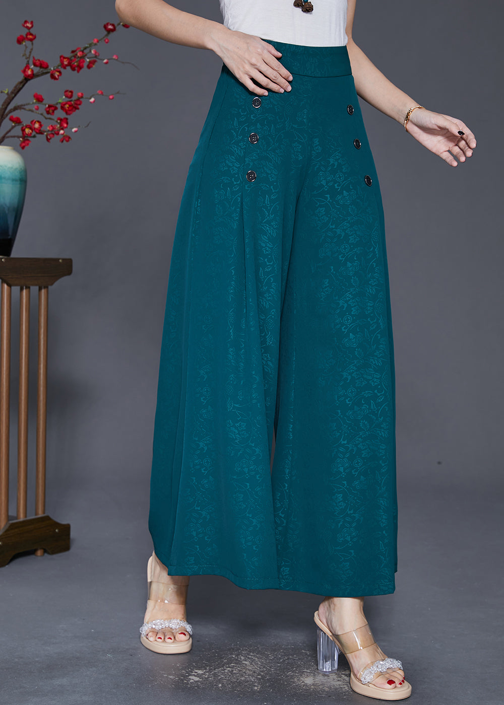 Sophisticated Pants with a Clean Classic Look