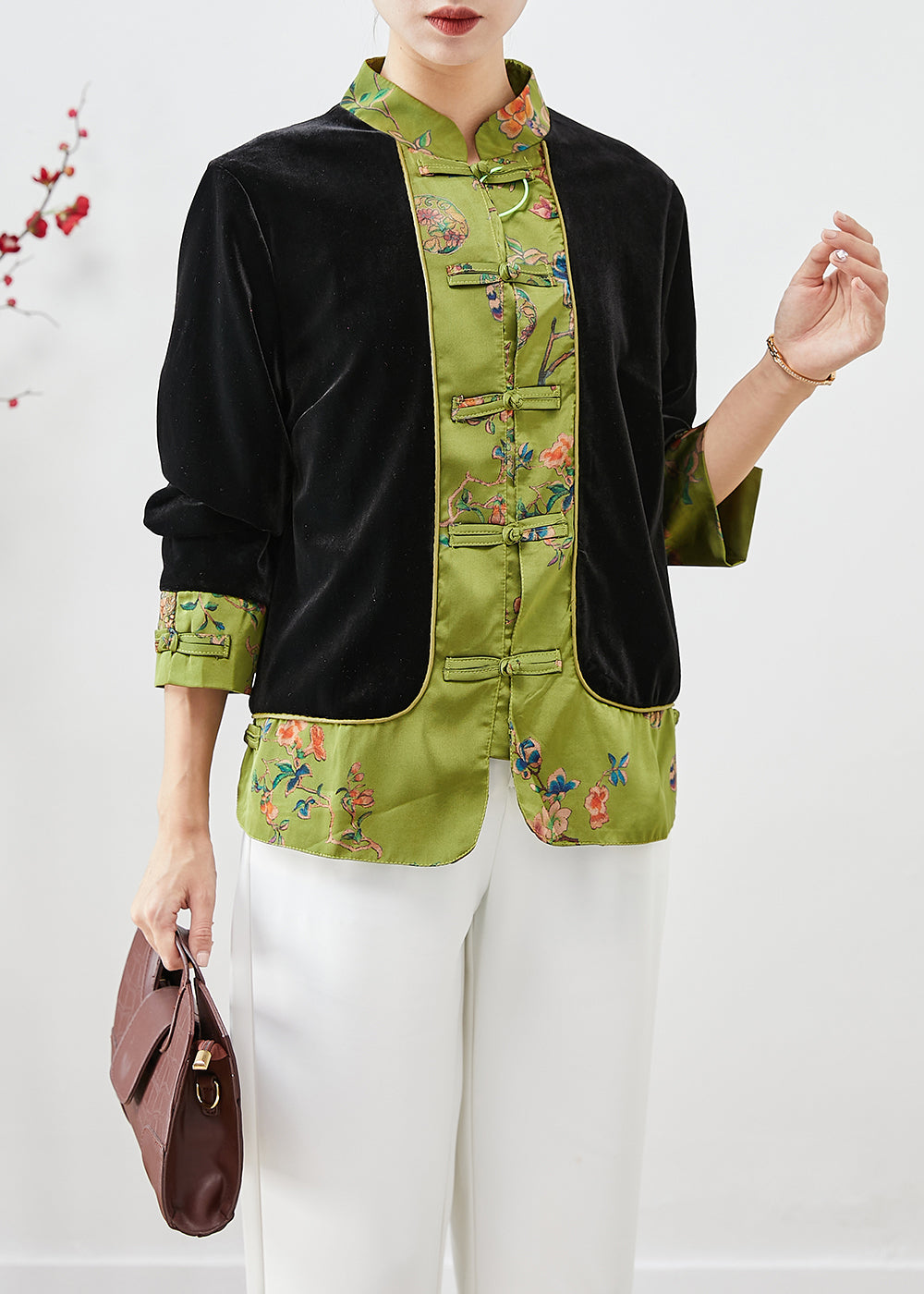 Well Tailored Coat with a Graceful Silhouette