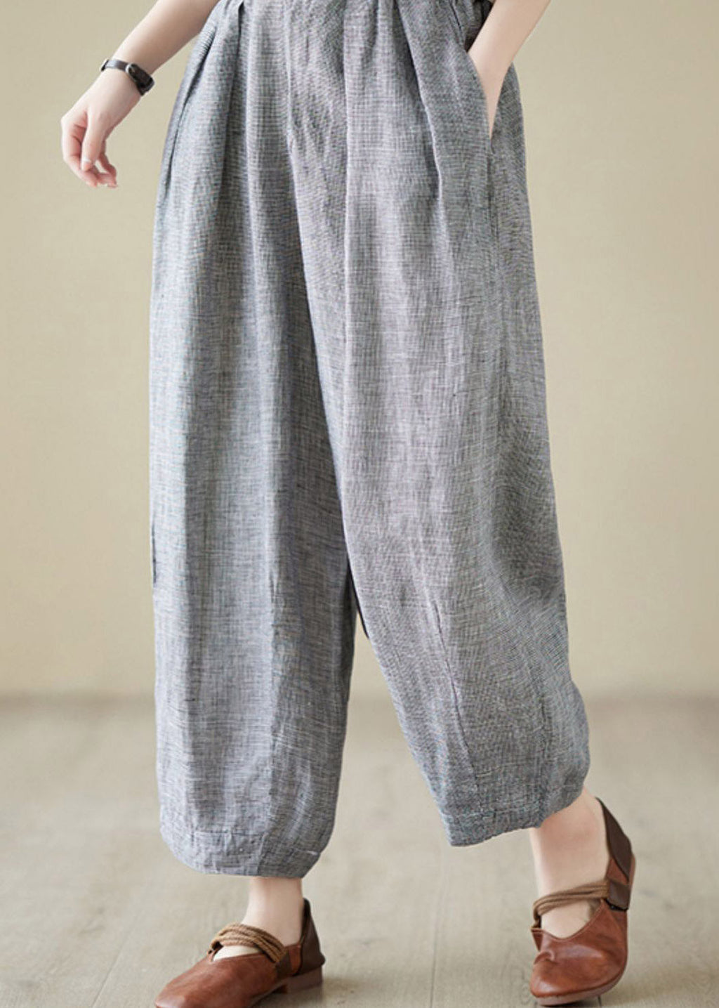Effortlessly Elegant Pants with a Timeless Design
