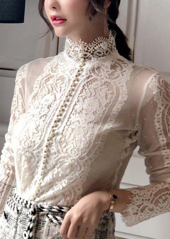 Well Tailored Top with a Graceful Silhouette