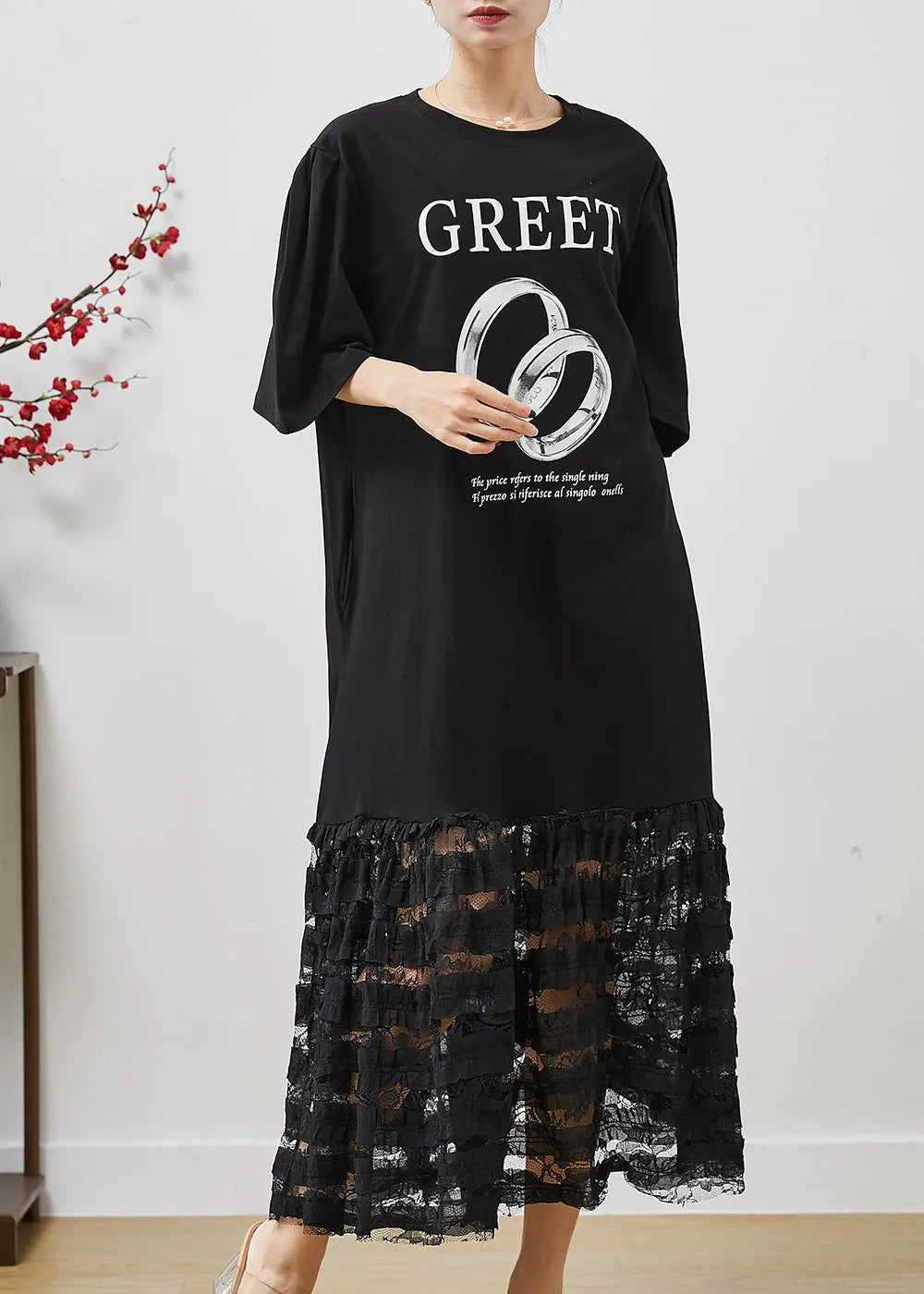 Beautifully Finished Dress in a Timeless Design