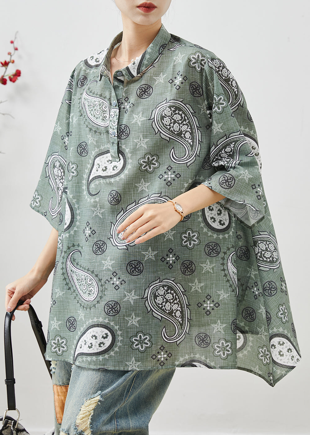 Classic Vintage Shirt with a Flattering Fit