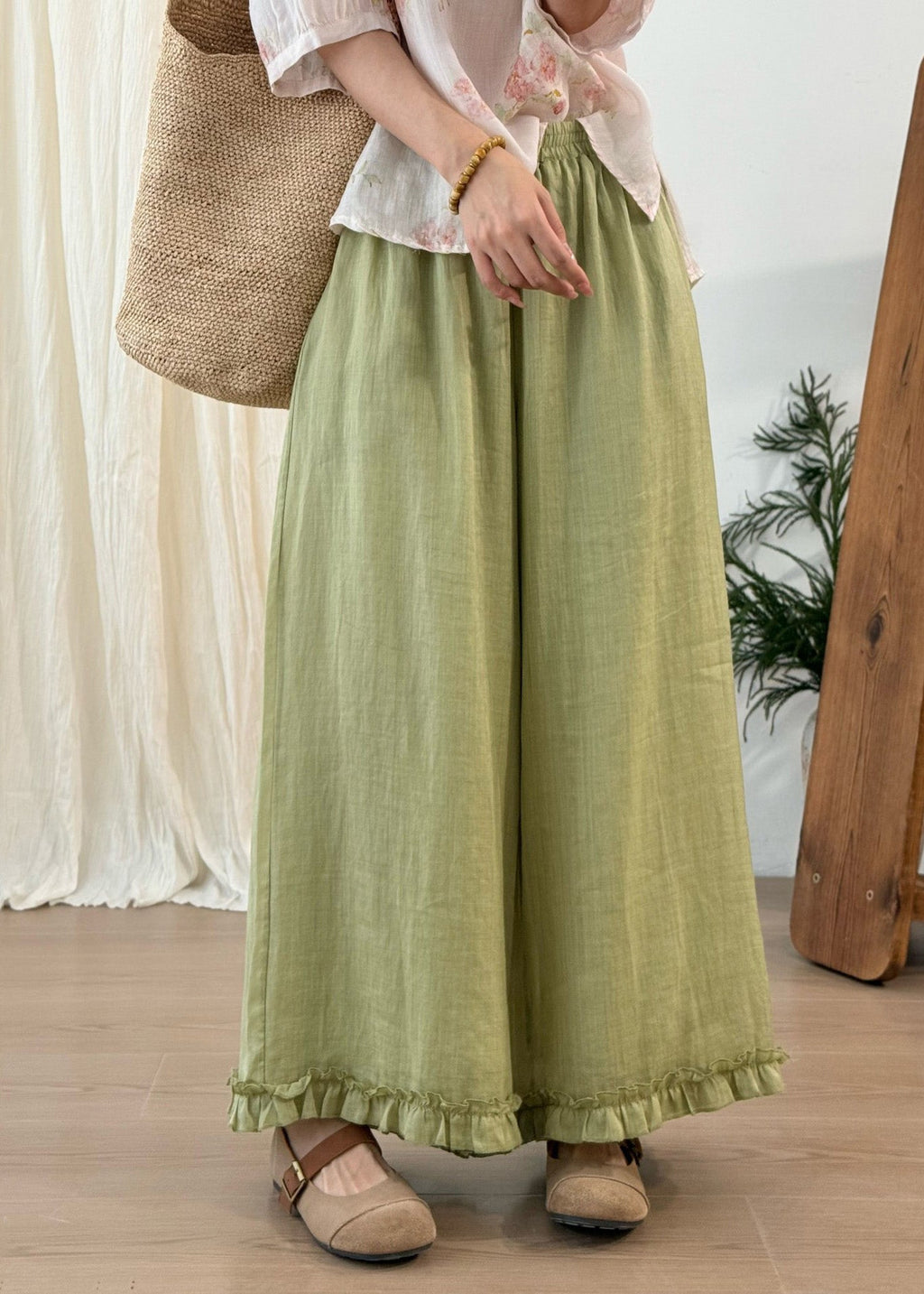 Elegantly Styled Pants for Everyday Wear