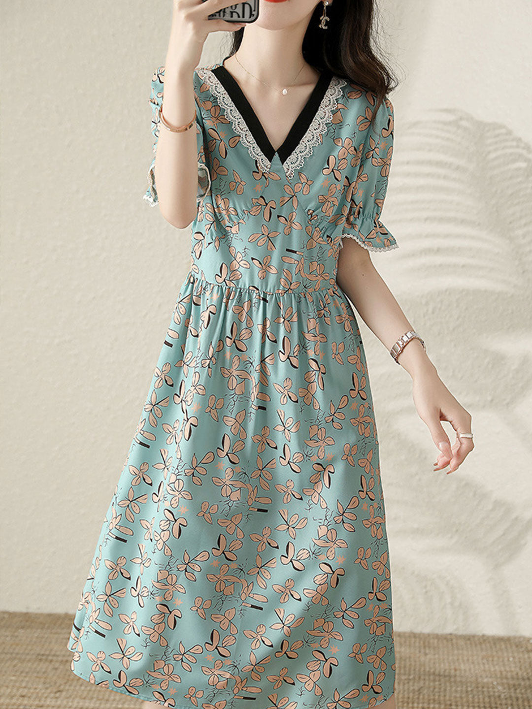 Beautifully Finished Dress in a Timeless Design