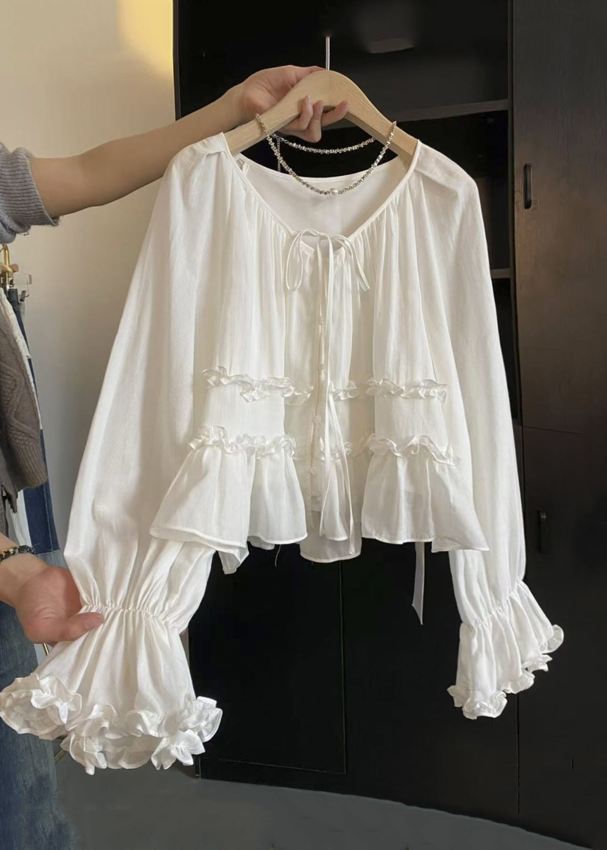 Effortlessly Elegant Shirt with a Timeless Design