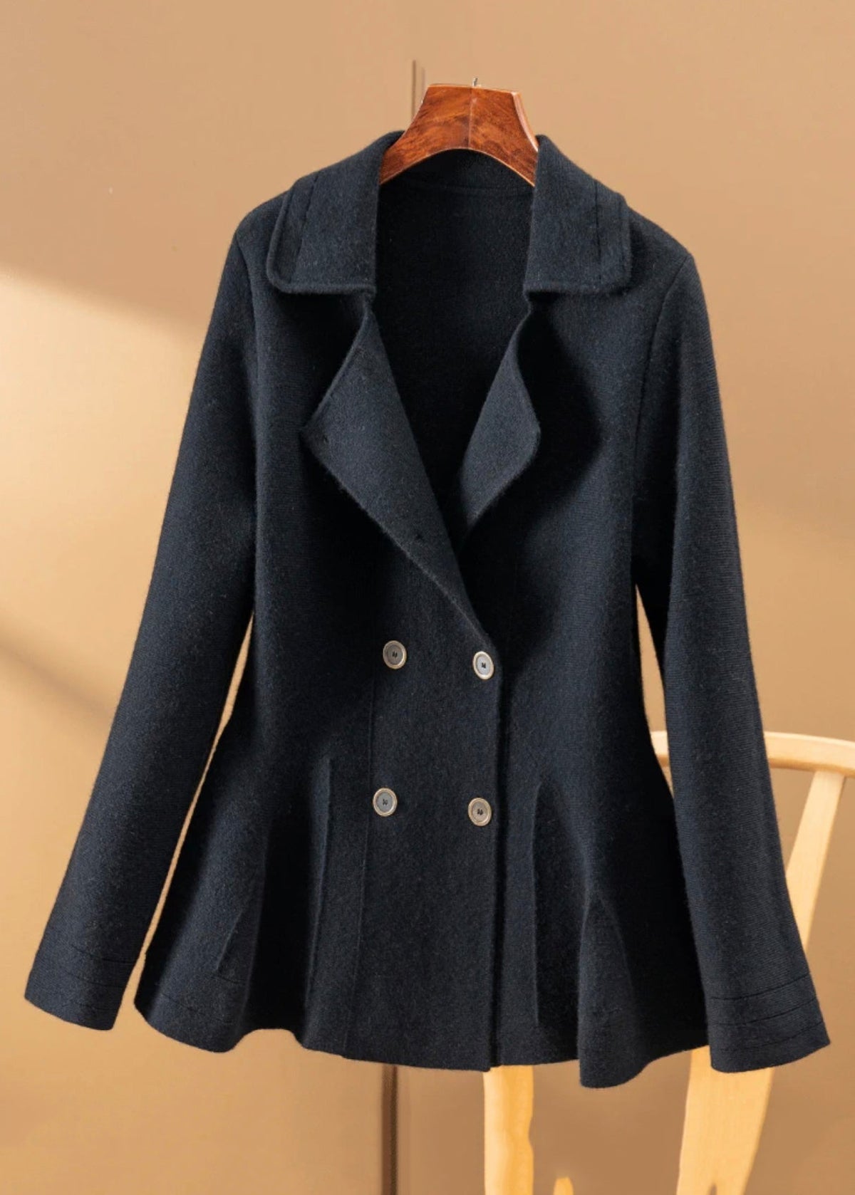 Effortlessly Elegant Coat with a Timeless Design