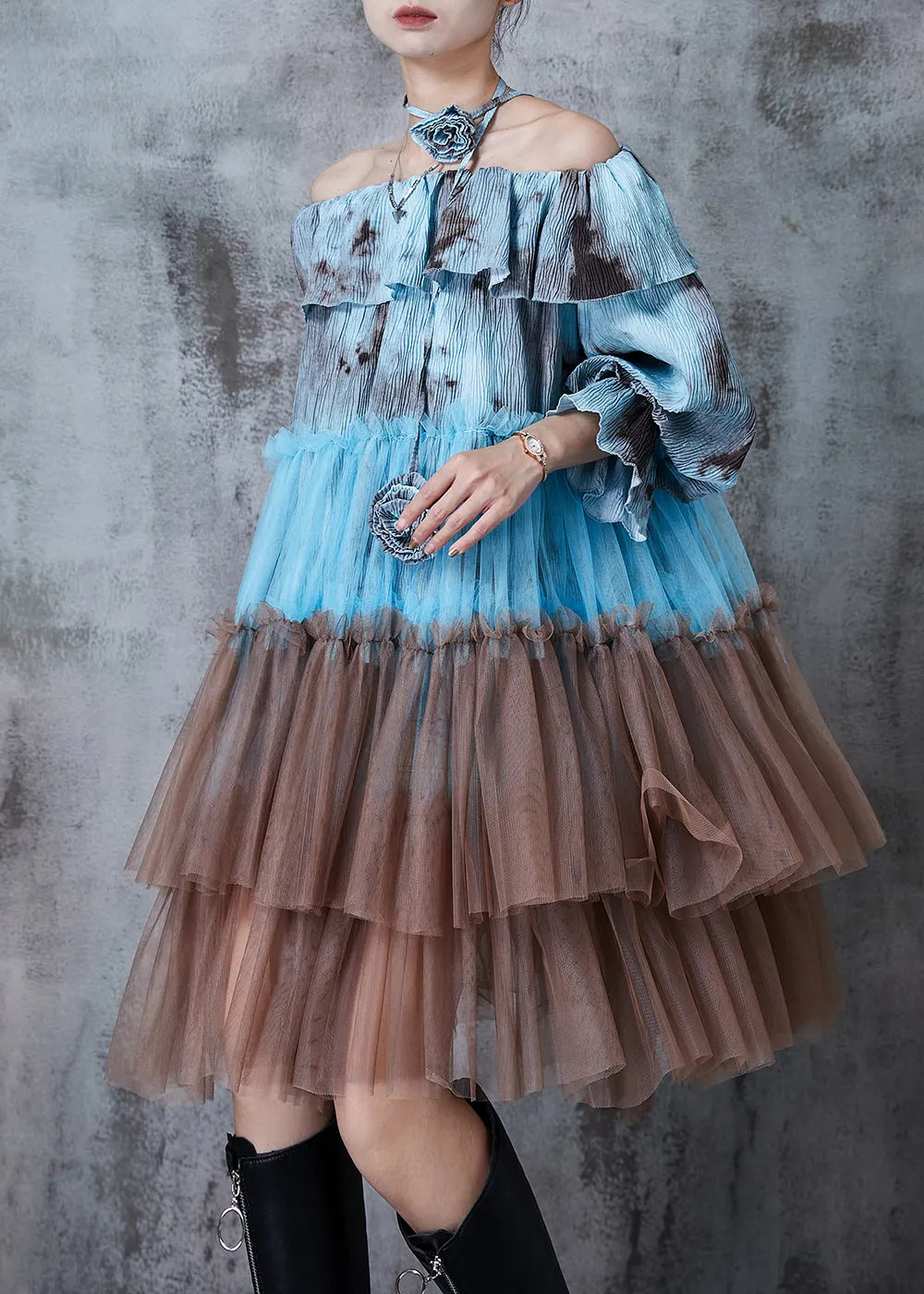 Beautifully Finished Dress in a Timeless Design